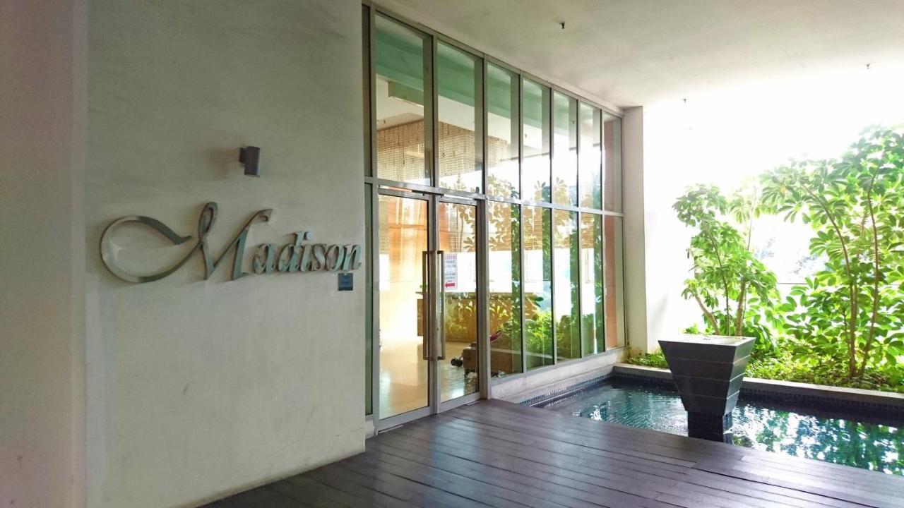Regalia Suites Infinity Pool Kuala Lumpur Extérieur photo